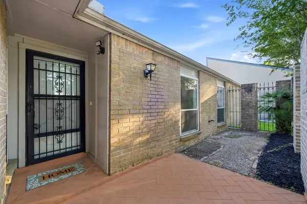 15826 Dunmoor DR, Houston, TX 77059