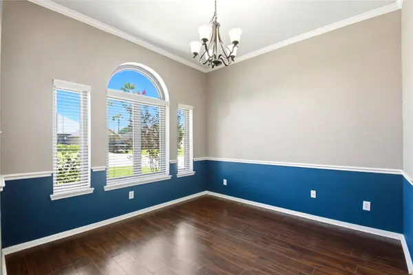 321 Spencer LNDG W, La Porte, TX 77571
