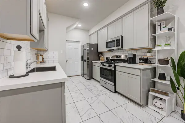522 N 6th ST, La Porte, TX 77571
