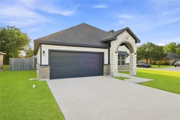 36 Prairie Oaks DR, La Marque, TX 77510
