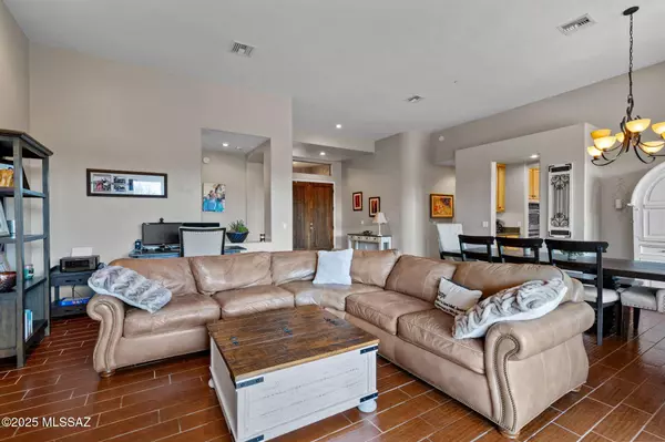 709 W Bright Canyon Drive, Oro Valley, AZ 85755