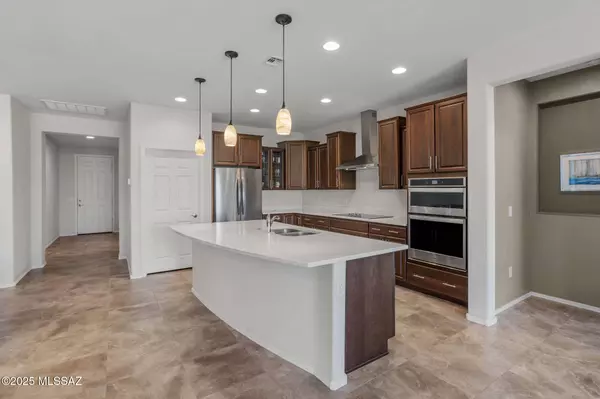 7068 W Cliff Spring Trail, Marana, AZ 85658