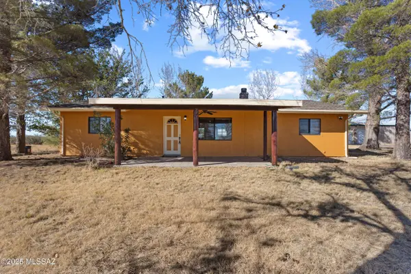 13201 S Falling Star Ln, Pearce, AZ 85625