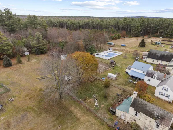 1097 Pequawket TRL, Standish, ME 04085