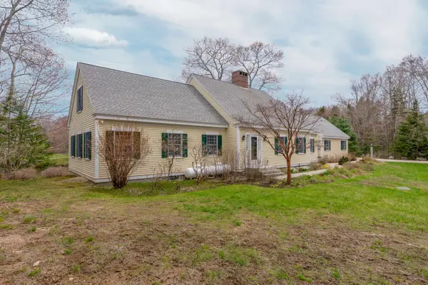 44 Oakwood DR, Kennebunkport, ME 04046