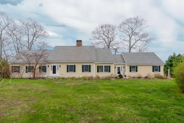 44 Oakwood DR, Kennebunkport, ME 04046