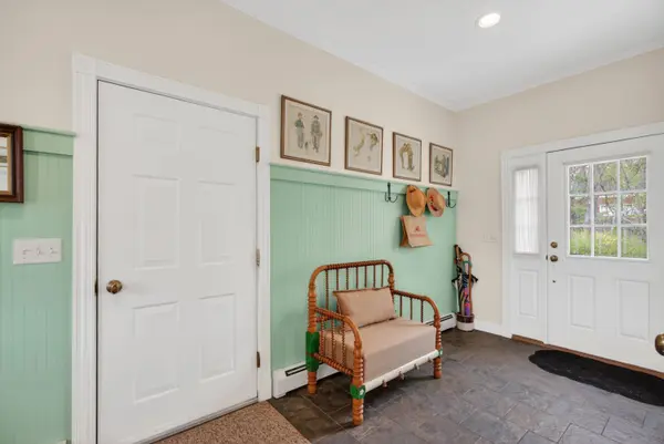 44 Oakwood DR, Kennebunkport, ME 04046