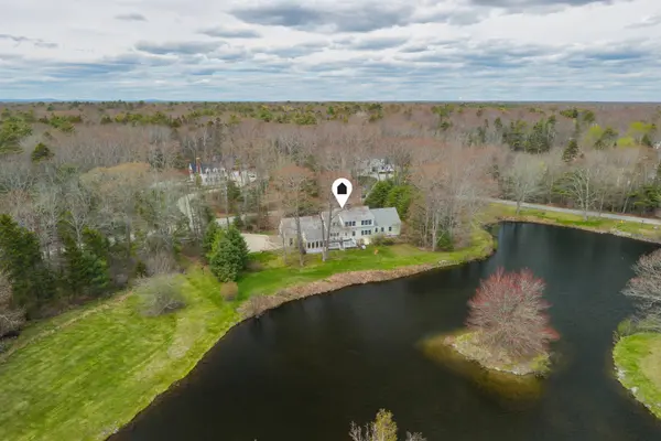 44 Oakwood DR, Kennebunkport, ME 04046