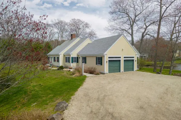 44 Oakwood DR, Kennebunkport, ME 04046