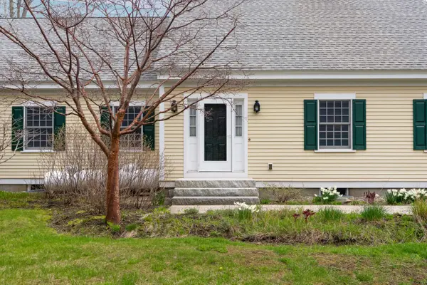 44 Oakwood DR, Kennebunkport, ME 04046