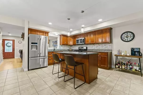 19 Kensington Way #19, Tewksbury, MA 01876