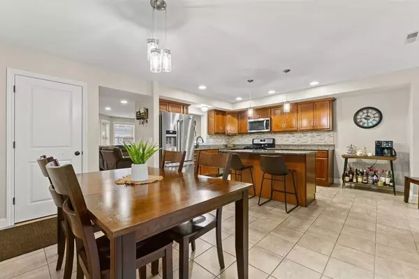 19 Kensington Way #19, Tewksbury, MA 01876