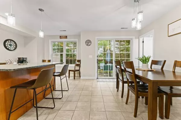 19 Kensington Way #19, Tewksbury, MA 01876