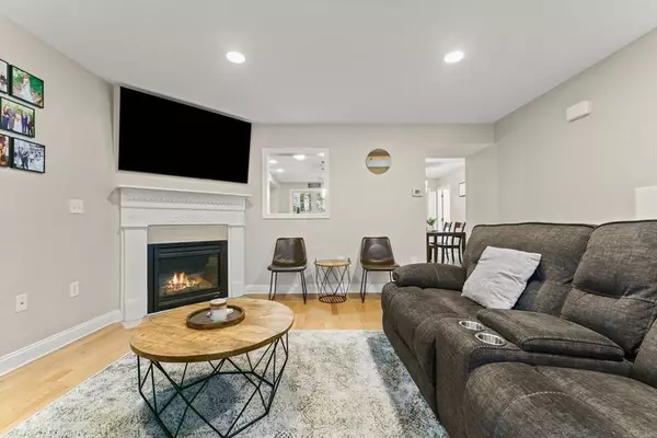 19 Kensington Way #19, Tewksbury, MA 01876