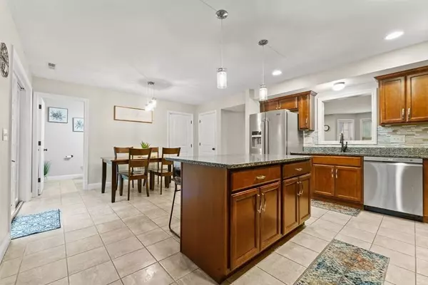 19 Kensington Way #19, Tewksbury, MA 01876