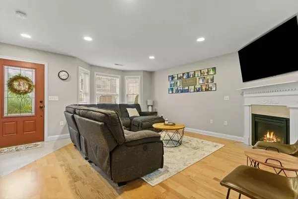 19 Kensington Way #19, Tewksbury, MA 01876