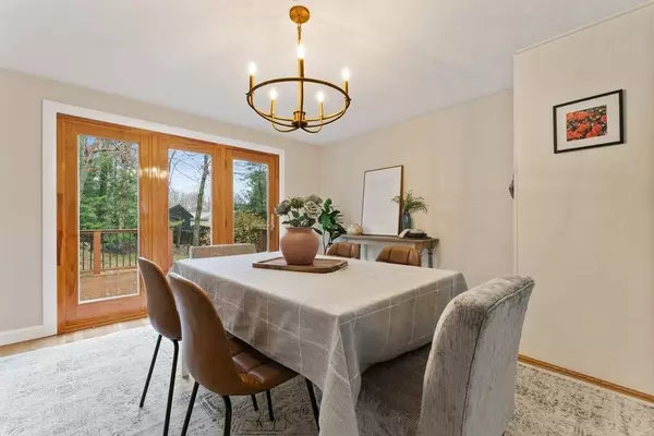 22 Gloria Circle, Burlington, MA 01803