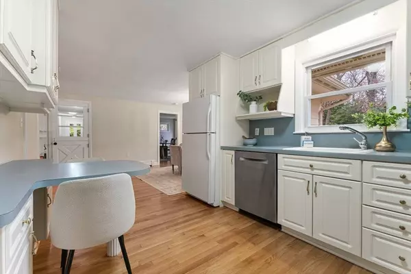 22 Gloria Circle, Burlington, MA 01803