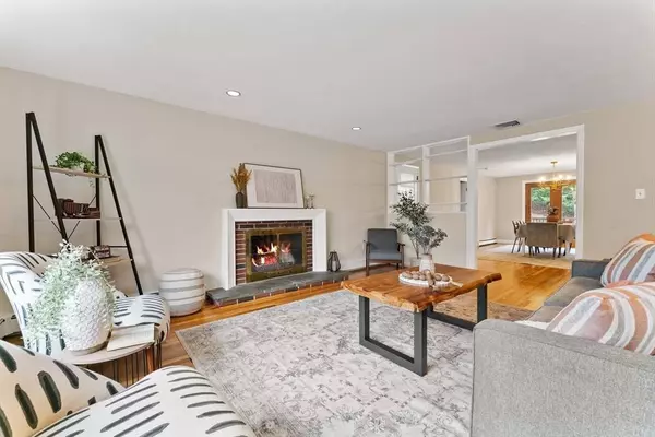 22 Gloria Circle, Burlington, MA 01803