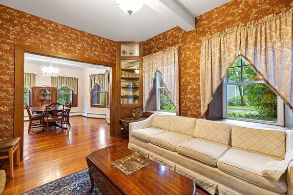 135 Mill St, Burlington, MA 01803