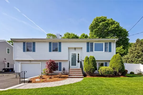 12 Utica St, Woburn, MA 01801