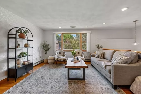 12 Utica St, Woburn, MA 01801