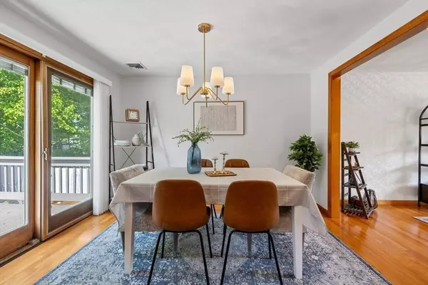 12 Utica St, Woburn, MA 01801