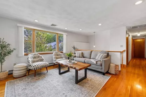 12 Utica St, Woburn, MA 01801