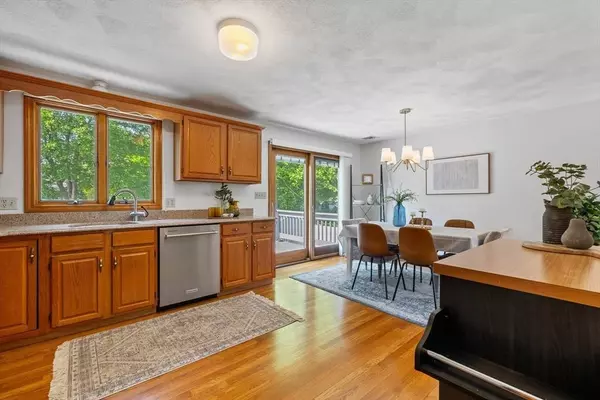 12 Utica St, Woburn, MA 01801