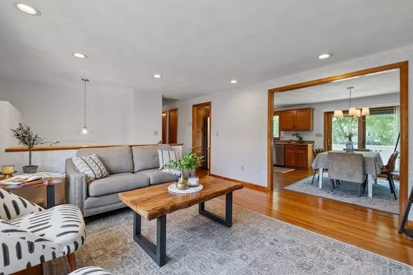 12 Utica St, Woburn, MA 01801