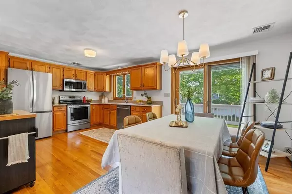 12 Utica St, Woburn, MA 01801