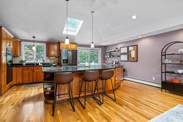 27 Blueberry Hill Rd, Woburn, MA 01801