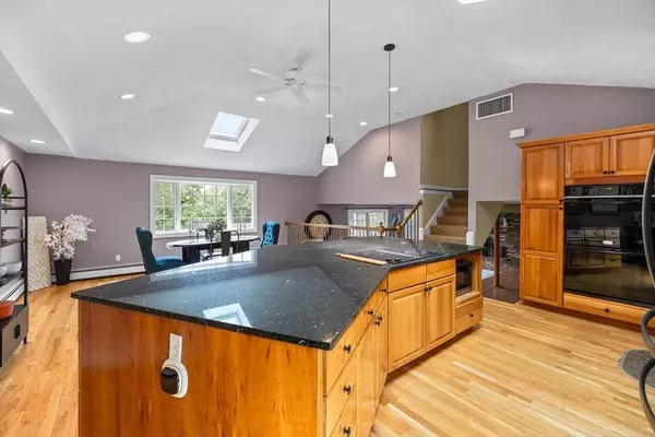 27 Blueberry Hill Rd, Woburn, MA 01801