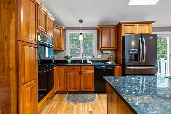 27 Blueberry Hill Rd, Woburn, MA 01801