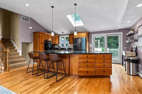 27 Blueberry Hill Rd, Woburn, MA 01801