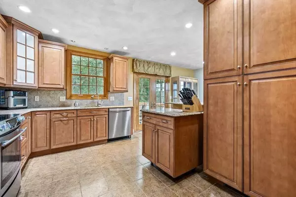 10 Battlemarch Road, Woburn, MA 01801