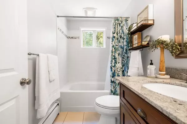 42 Mill St, Burlington, MA 01803