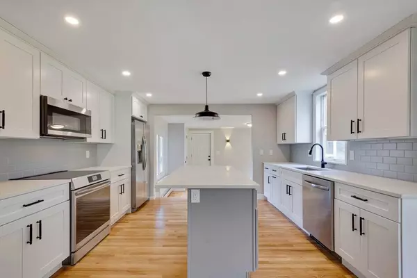 34 Irving Dr, Walpole, MA 02081