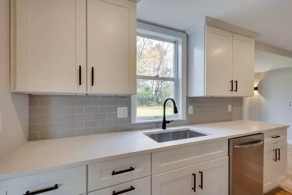 34 Irving Dr, Walpole, MA 02081