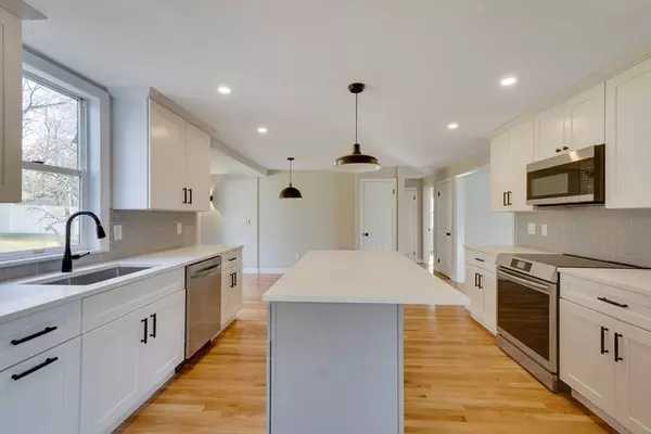 34 Irving Dr, Walpole, MA 02081