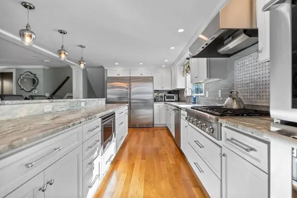 10 Hawthorne Rd, Winchester, MA 01890