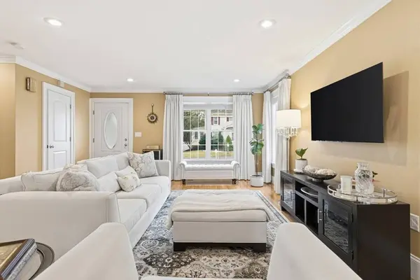 9 Cottage St #9, Woburn, MA 01801