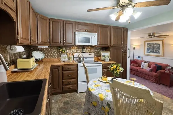 30 Forbes Ave, Burlington, MA 01803