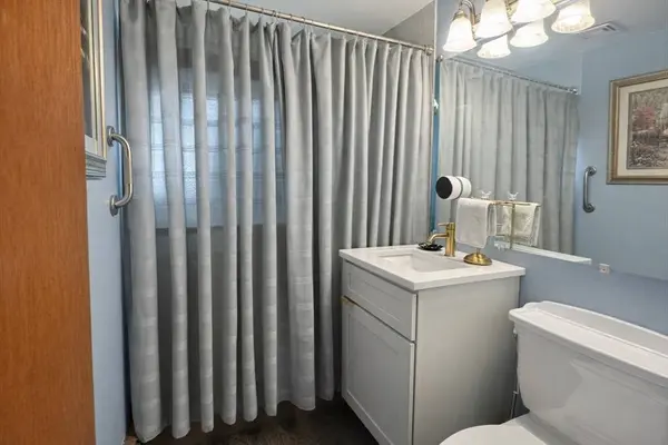 30 Forbes Ave, Burlington, MA 01803