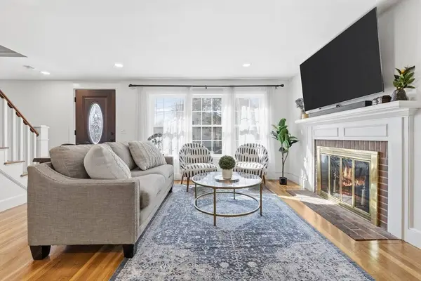 10 Great Pines Ave, Burlington, MA 01803