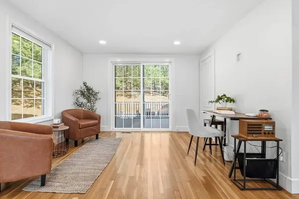 10 Great Pines Ave, Burlington, MA 01803