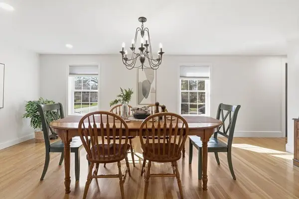 10 Great Pines Ave, Burlington, MA 01803