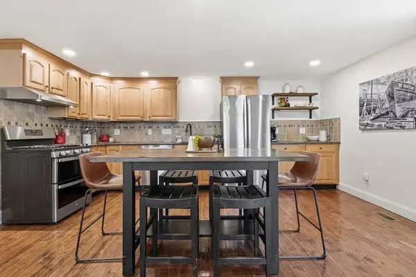 10 Great Pines Ave, Burlington, MA 01803