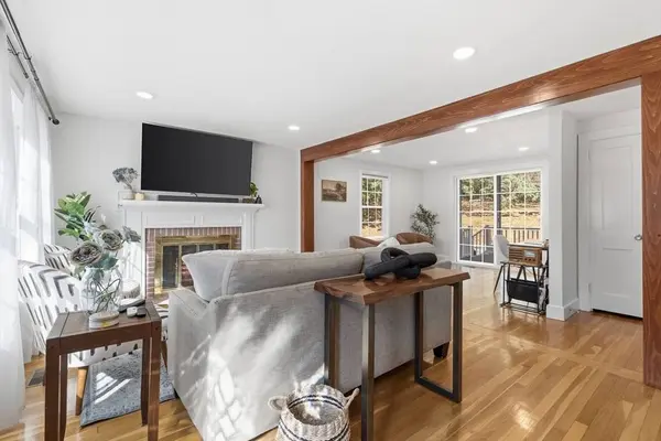 10 Great Pines Ave, Burlington, MA 01803