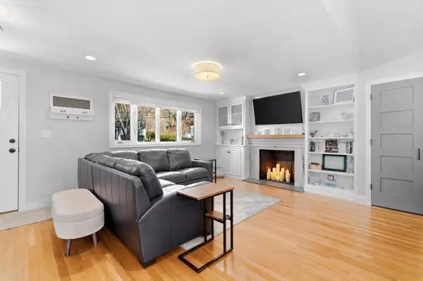 22 Mountain Road, Burlington, MA 01803
